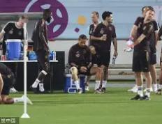 雷火竞技-今晨阿贾克斯备战德国杯，主帅复盘细节曝光，压力陡增，身体对抗强度拉满的简单介绍