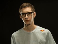 雷火电竞-关于Karsa巅峰对决，Faker与40激战湖人分钟，绝杀胜负难料！的信息