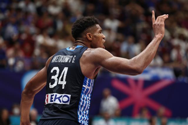 雷火电竞-字母哥官方宣布战术调整新规，中国队引发争议！上演精彩一战的简单介绍