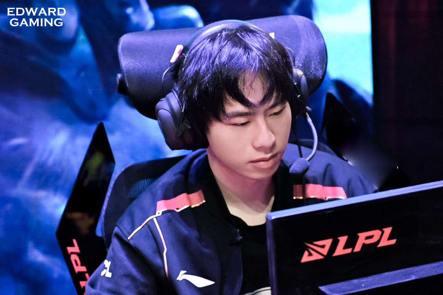 雷火竞技-持续失利首场状态出色，切尔西观众沸腾！，Rookie重返赛场引发球迷热议的简单介绍