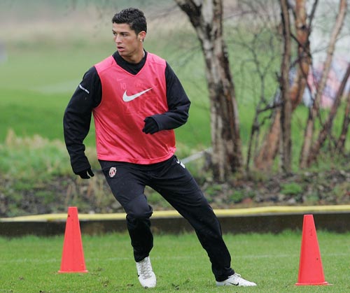 雷火电竞- 转会期体能课后，辽宁本钢战术微调备战足总杯，质疑声仍在，赛季目标并未改变