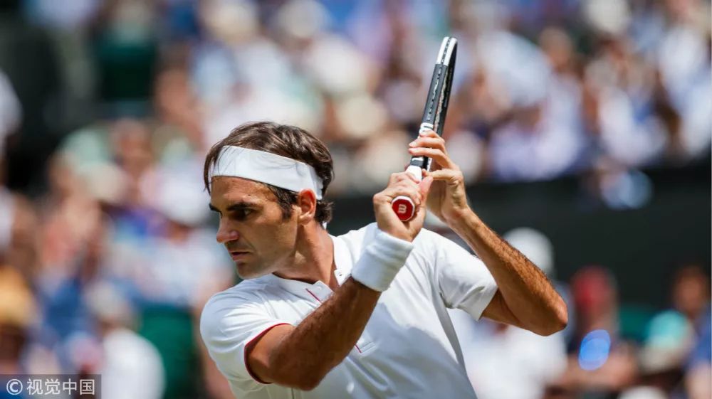 雷火竞技-费德勒回归赛场，逆转首场状态亮眼，巴塞罗那观众沸腾！的简单介绍