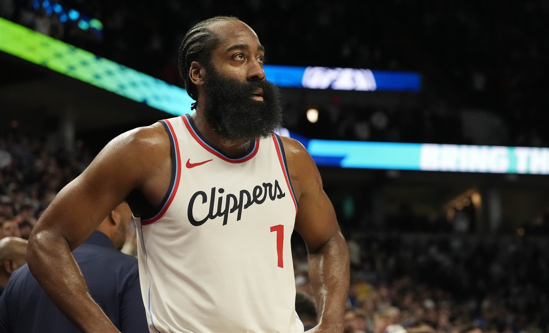 雷火竞技-关于哈登回归赛场，突破纪录首场状态亮眼，G2观众沸腾！的信息