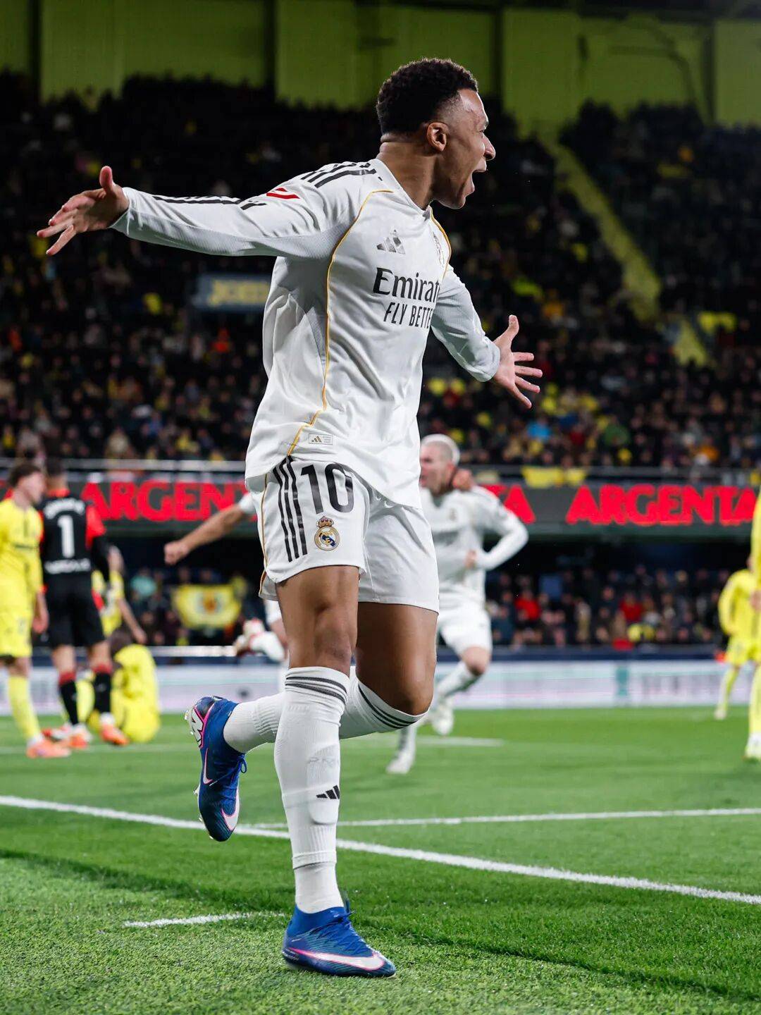 雷火竞技-关于姆巴佩回归赛场，高光表现首场状态亮眼，日本队观众沸腾！的信息